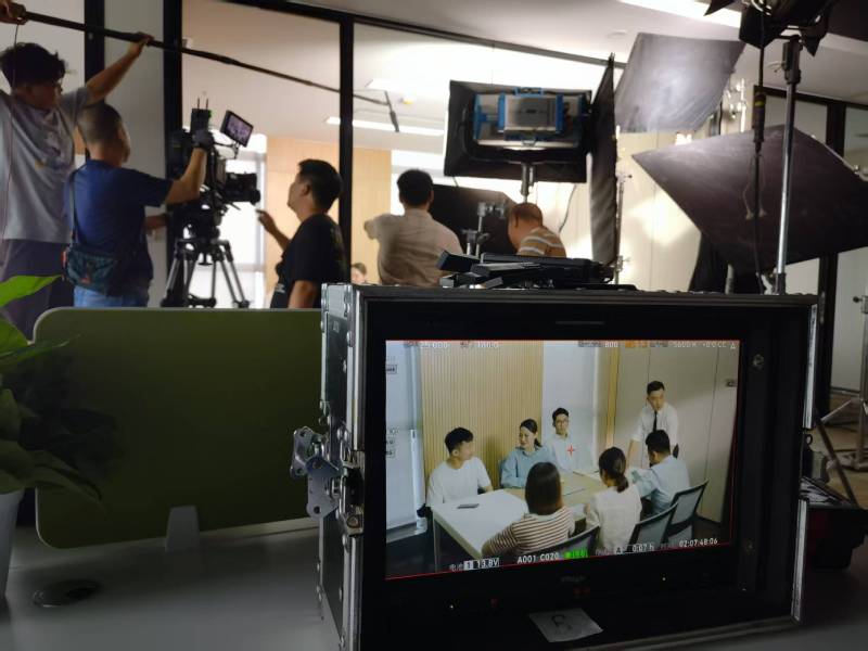 通河县TVC拍摄公司：科技产品视觉化大师，诠释未来感与功能美学